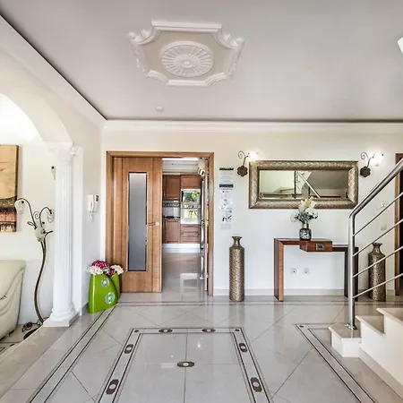 Caty Catarina Vila *