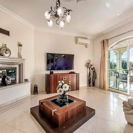 Vila Caty Catarina *